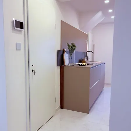 Luxrem 5 Skyline Apartment *