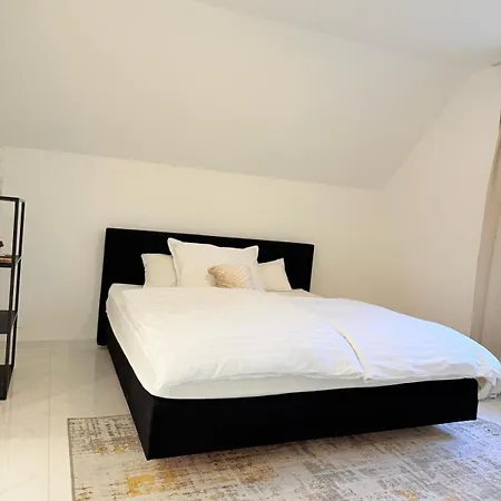 Luxrem-De 5 Apartments