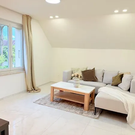 Luxrem 5 Skyline Apartment *