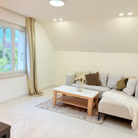 Luxrem-De 5 Apartments